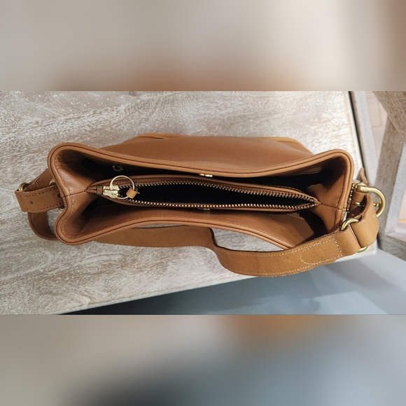 Coach Vintage Equestrian Bucket Shoulder Bag (D8D-9809) - Picture 3 of 16